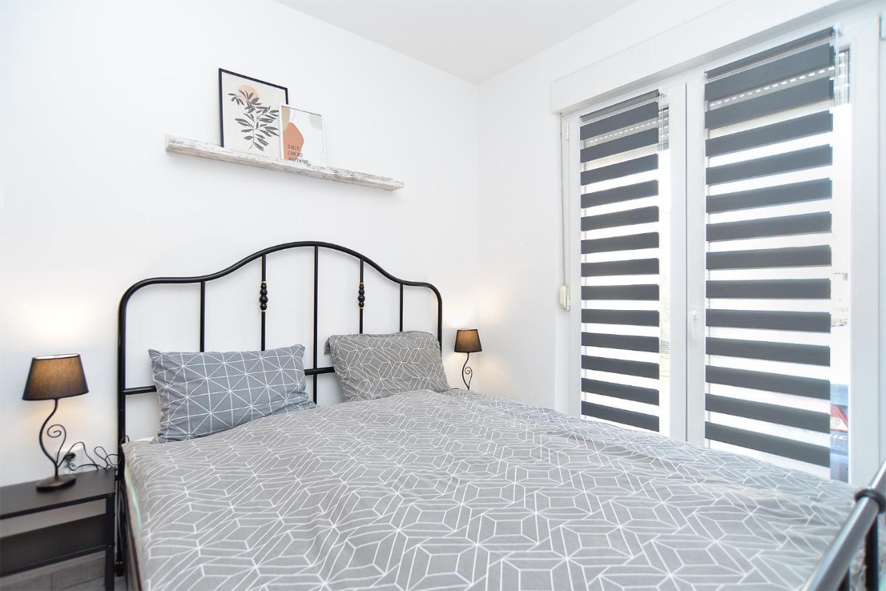 Apartmensts Arsen 928 Pula Exterior photo