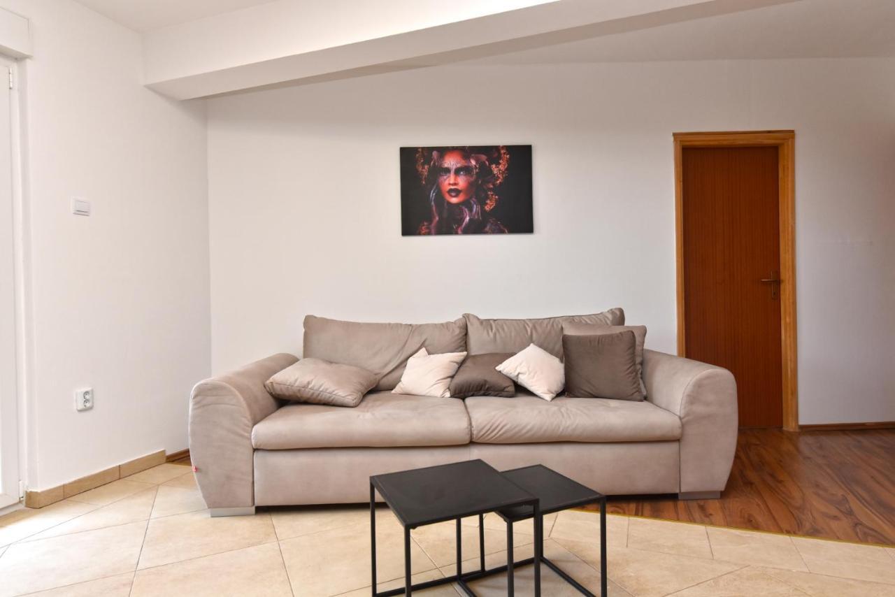 Apartmensts Arsen 928 Pula Exterior photo