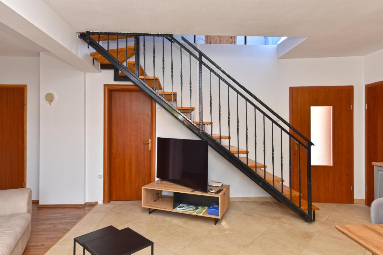 Apartmensts Arsen 928 Pula Exterior photo