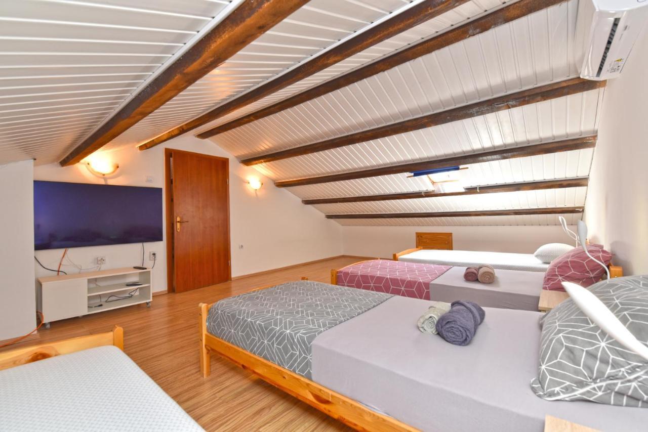 Apartmensts Arsen 928 Pula Exterior photo